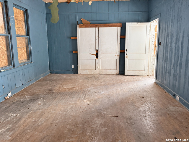 305 W Poplar St Property Photo 13