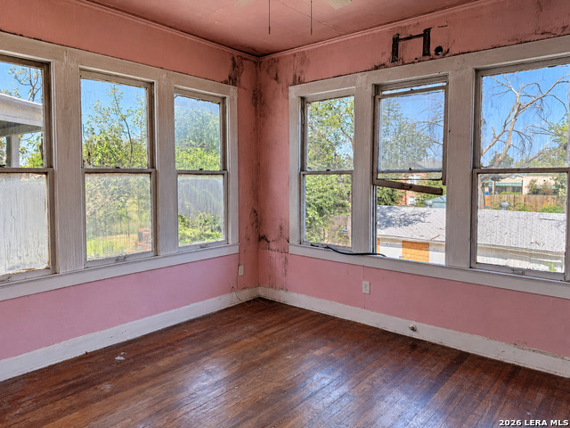 305 W Poplar St Property Photo 14