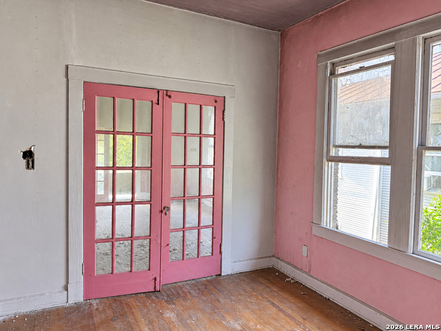 305 W Poplar St Property Photo 16