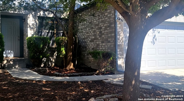 9411 De Sapin Property Photo 3