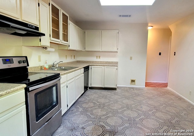 9411 De Sapin Property Photo 7