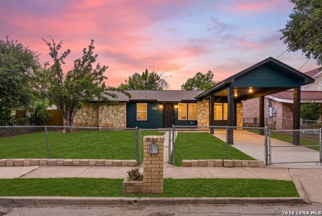 1534 Betty St