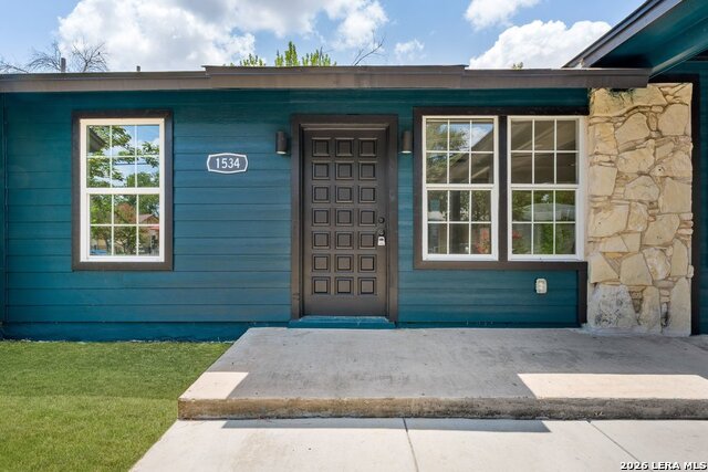 1534 Betty St Property Photo 4