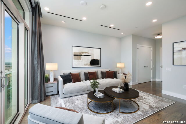 123 Lexington Ave Property Photo 3