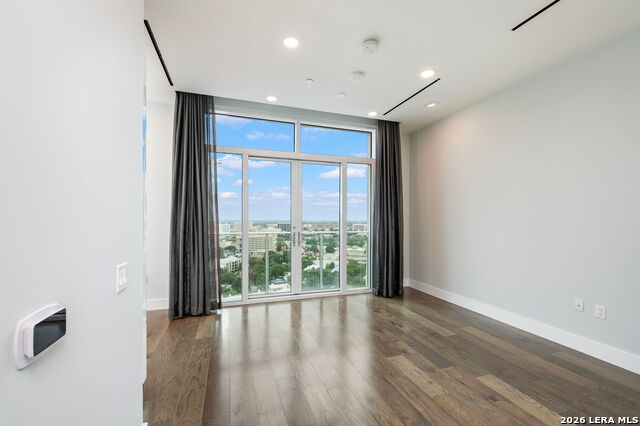 123 Lexington Ave Property Photo 6