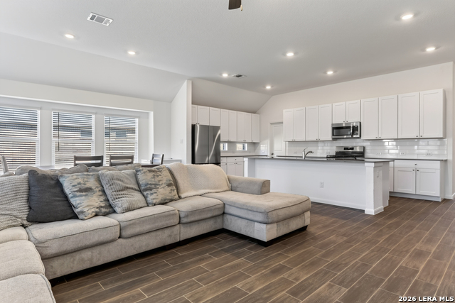 9351 Oxford Shire Property Photo 8