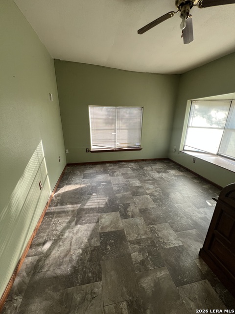601 Como Property Photo 3