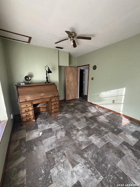601 Como Property Photo 4