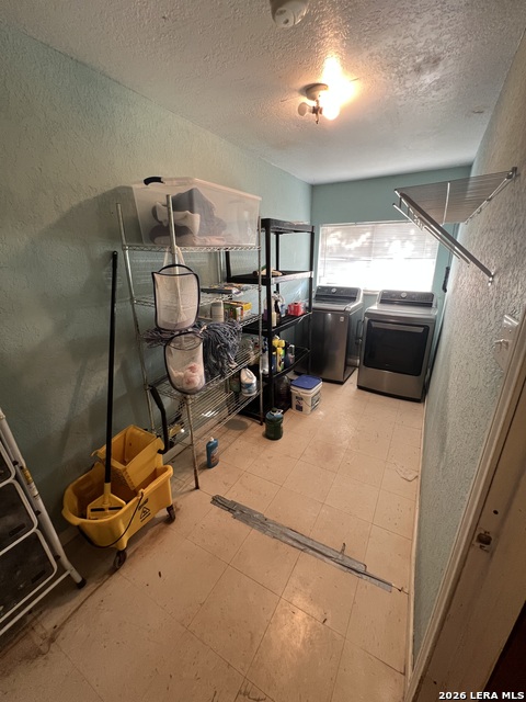 601 Como Property Photo 10