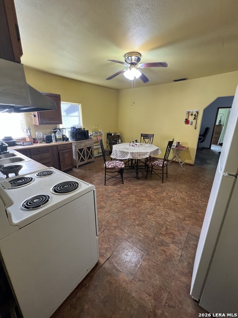 601 Como Property Photo 11