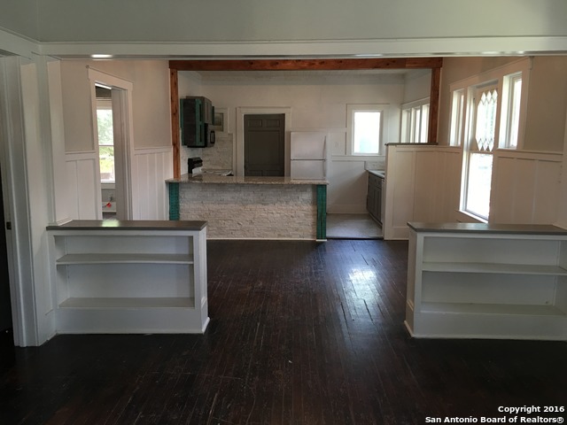 512 E Mulberry Ave Property Photo 3