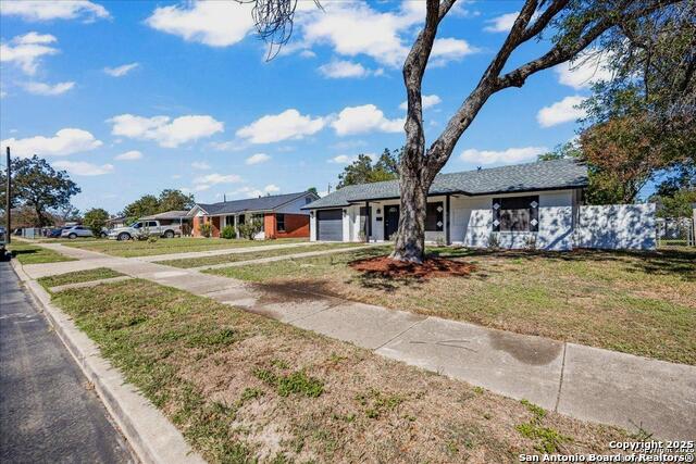 5027 Creekmoor Dr Property Photo 3