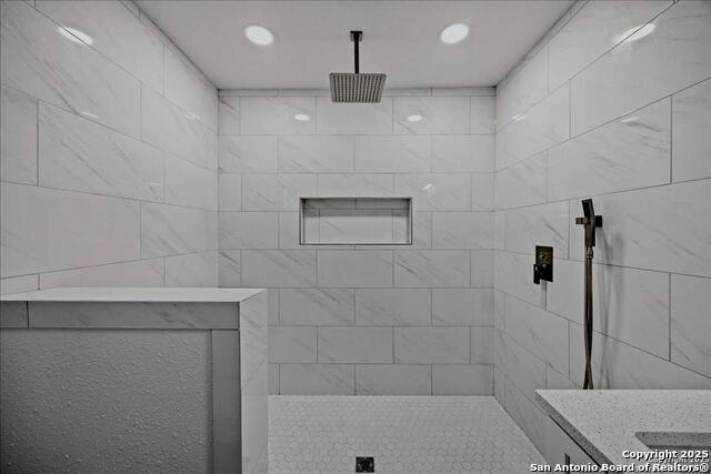 5027 Creekmoor Dr Property Photo 21