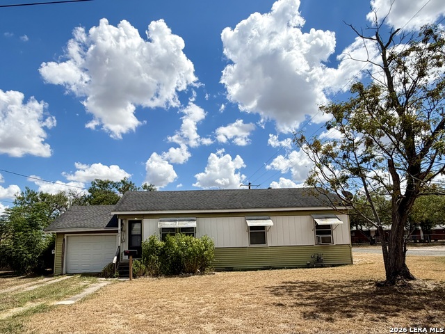 902 N Bond Property Photo 1
