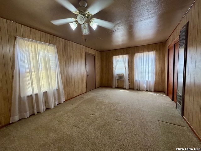 902 N Bond Property Photo 6
