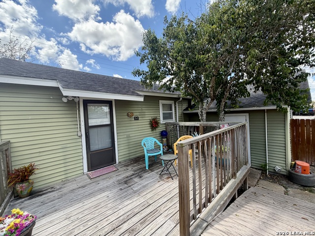 902 N Bond Property Photo 11