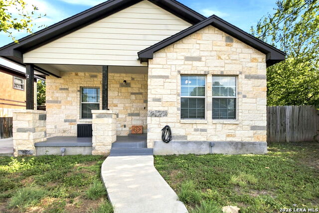 212 W Baylor Property Photo 2