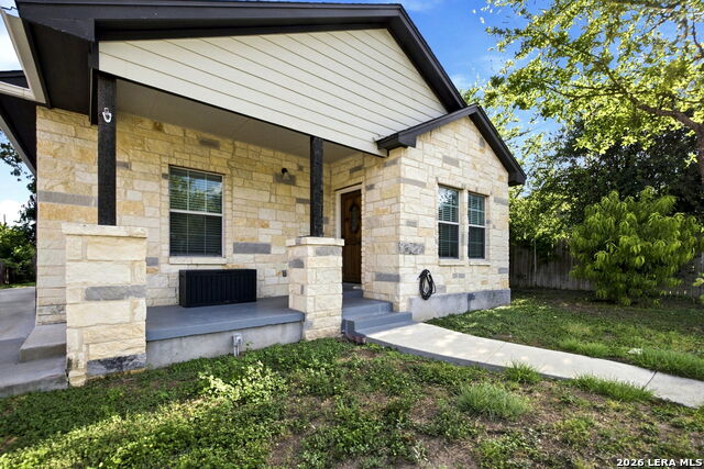 212 W Baylor Property Photo 3