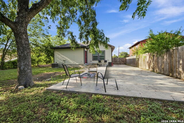 212 W Baylor Property Photo 19