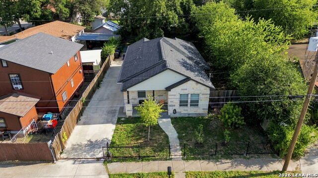 212 W Baylor Property Photo 23