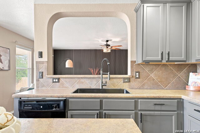 283 Reeves Garden Property Photo 10