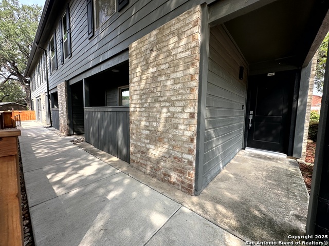 2718 Old Field Dr Property Photo 2