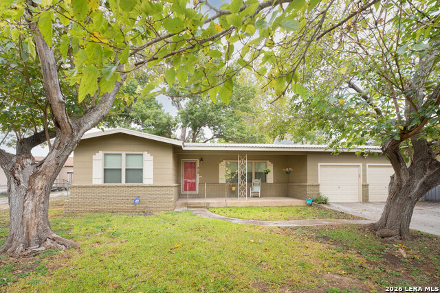 818 Mary Blvd Property Photo 1
