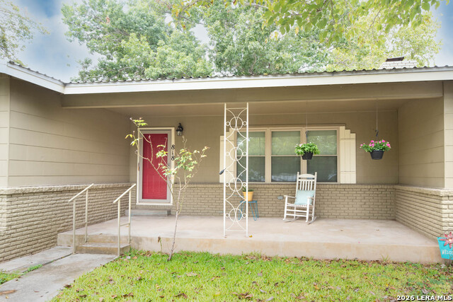 818 Mary Blvd Property Photo 2