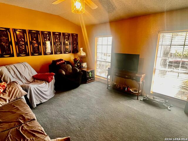 1507 N Kingsbridge Property Photo 4