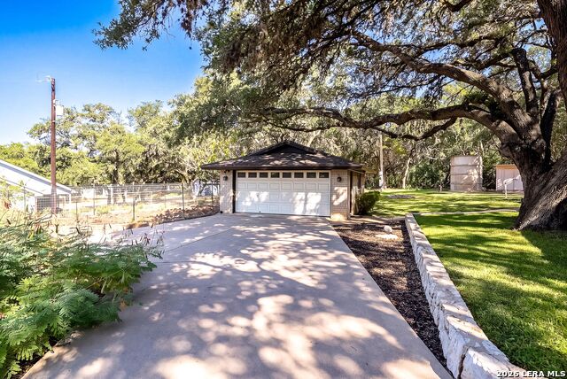 8621 Indian Hills Ln Property Photo 4