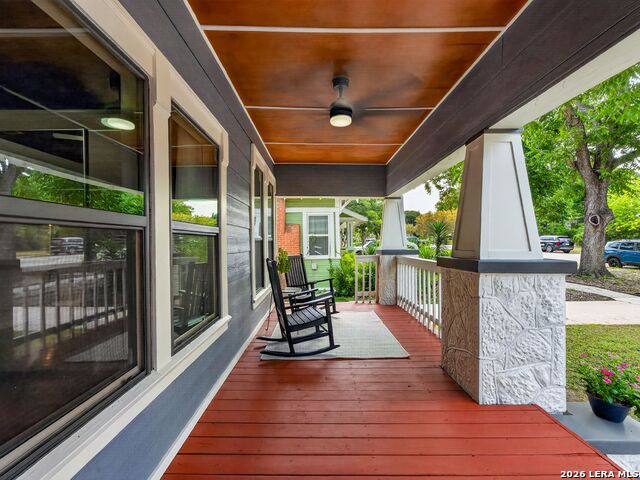 945 W Summit Ave Property Photo 4