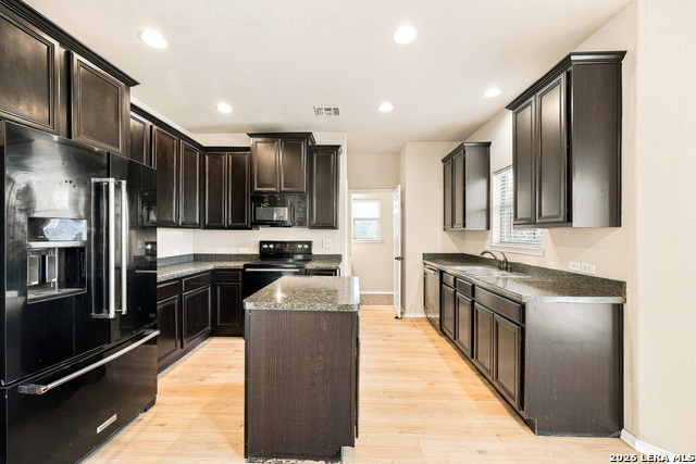 6918 Sabine Property Photo 7