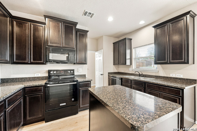 6918 Sabine Property Photo 8