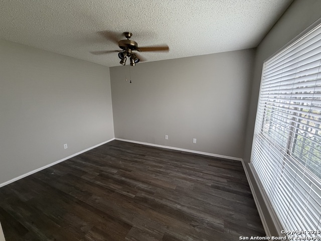 7422 Fieldgate Dr Property Photo 4