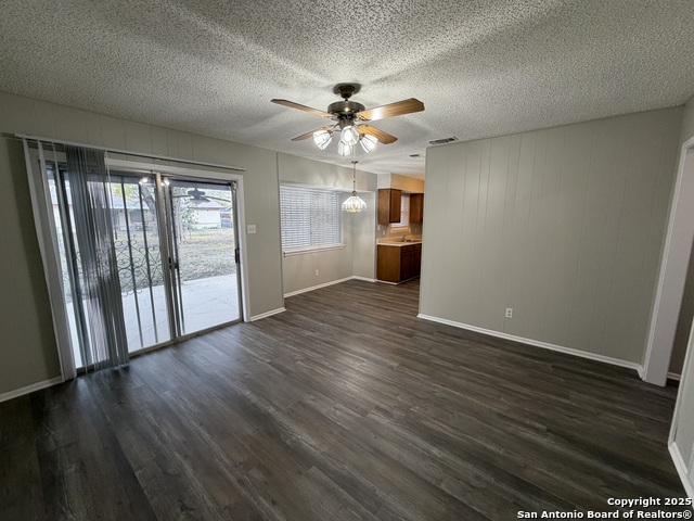 7422 Fieldgate Dr Property Photo 6