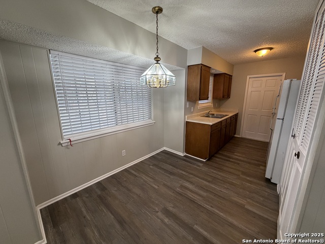 7422 Fieldgate Dr Property Photo 8