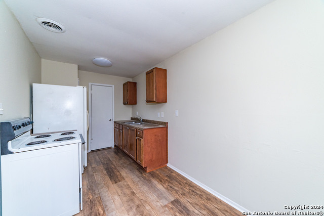 7131 Glen Ter Property Photo 8