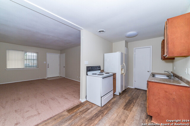 7131 Glen Ter Property Photo 9