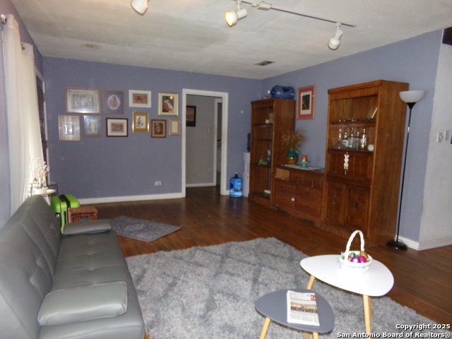 1126 Garraty Rd Property Photo 3