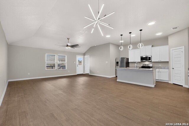 7647 Champion Crk Property Photo 5