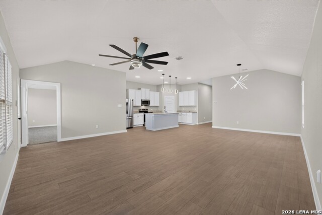 7647 Champion Crk Property Photo 6