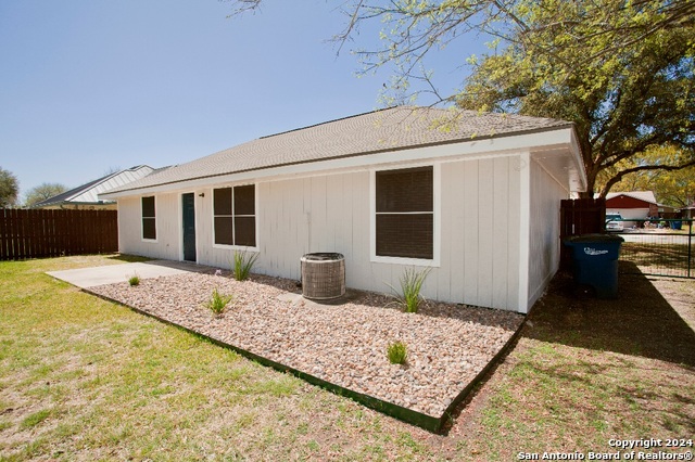 927 Lipan Dr Property Photo 22