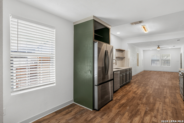 1026 W Lynwood Ave Property Photo 10