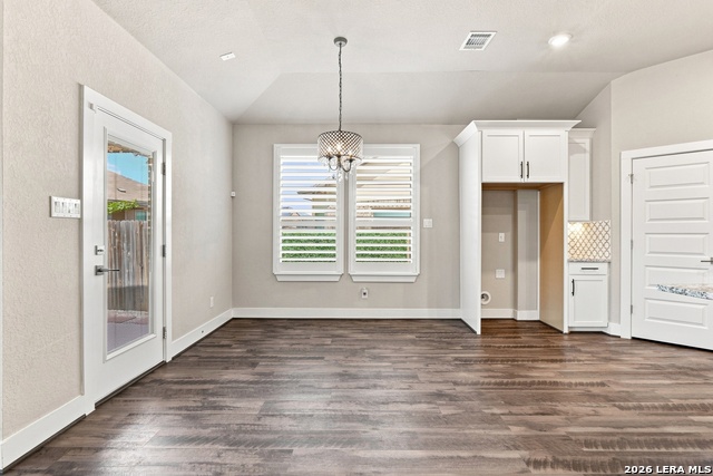 24203 Dante Circle Property Photo 10