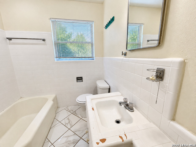 766 Edgebrook Ln Property Photo 9