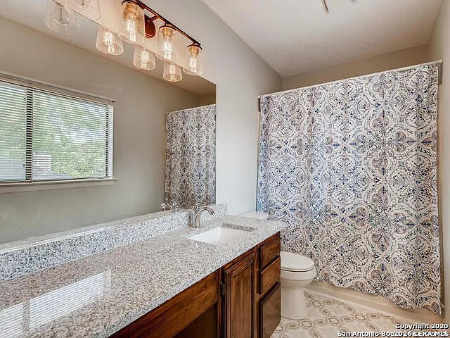 21511 Tenore Property Photo 11