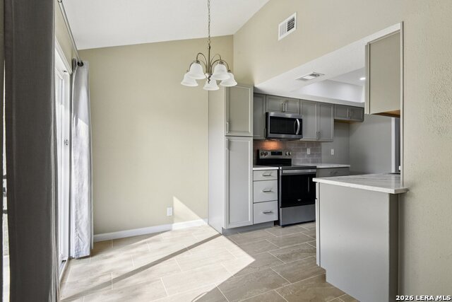 11815 Broadwood St Property Photo 10