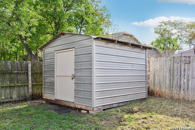 11815 Broadwood St Property Photo 25