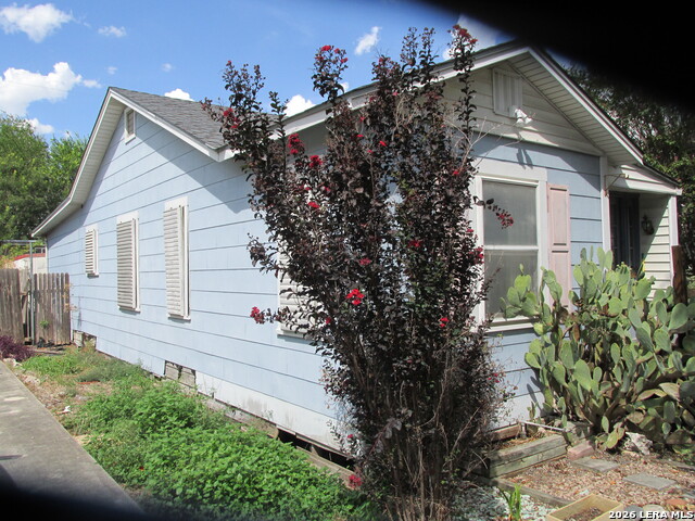 1325 Elsmere Property Photo 4