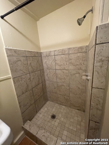822 E Carson St Property Photo 6